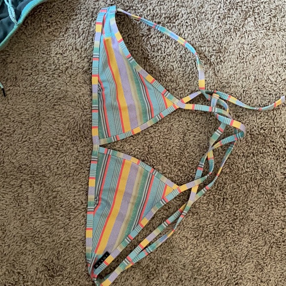 Jolyn Triangle Pattern Set - Picture 5 of 5